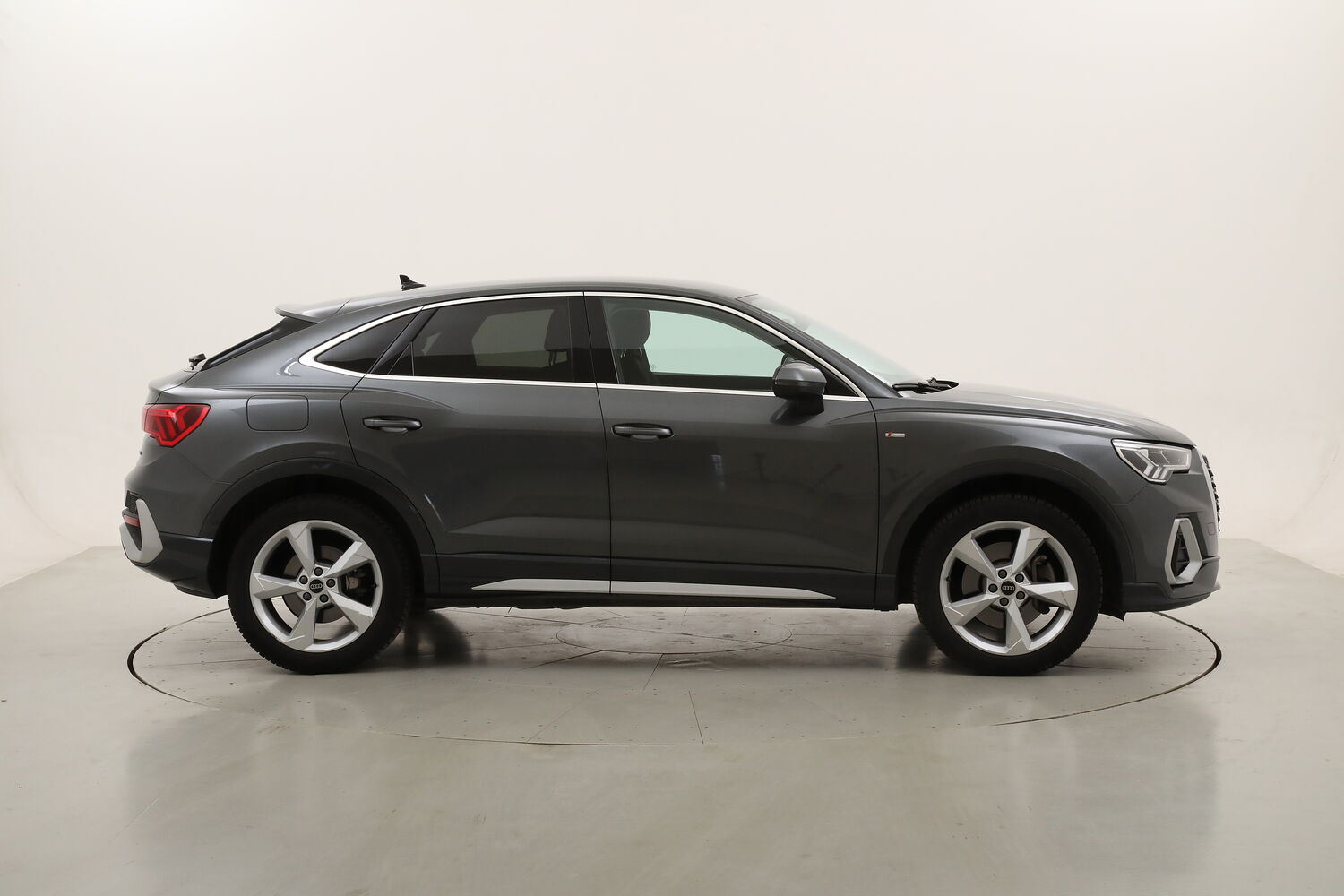 Audi Q3 SPB 40 TDI S line edition S tronic usata del 2023 con 89.068 km