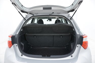 Toyota Yaris Bagagliaio Bagagliaio di Toyota Yaris