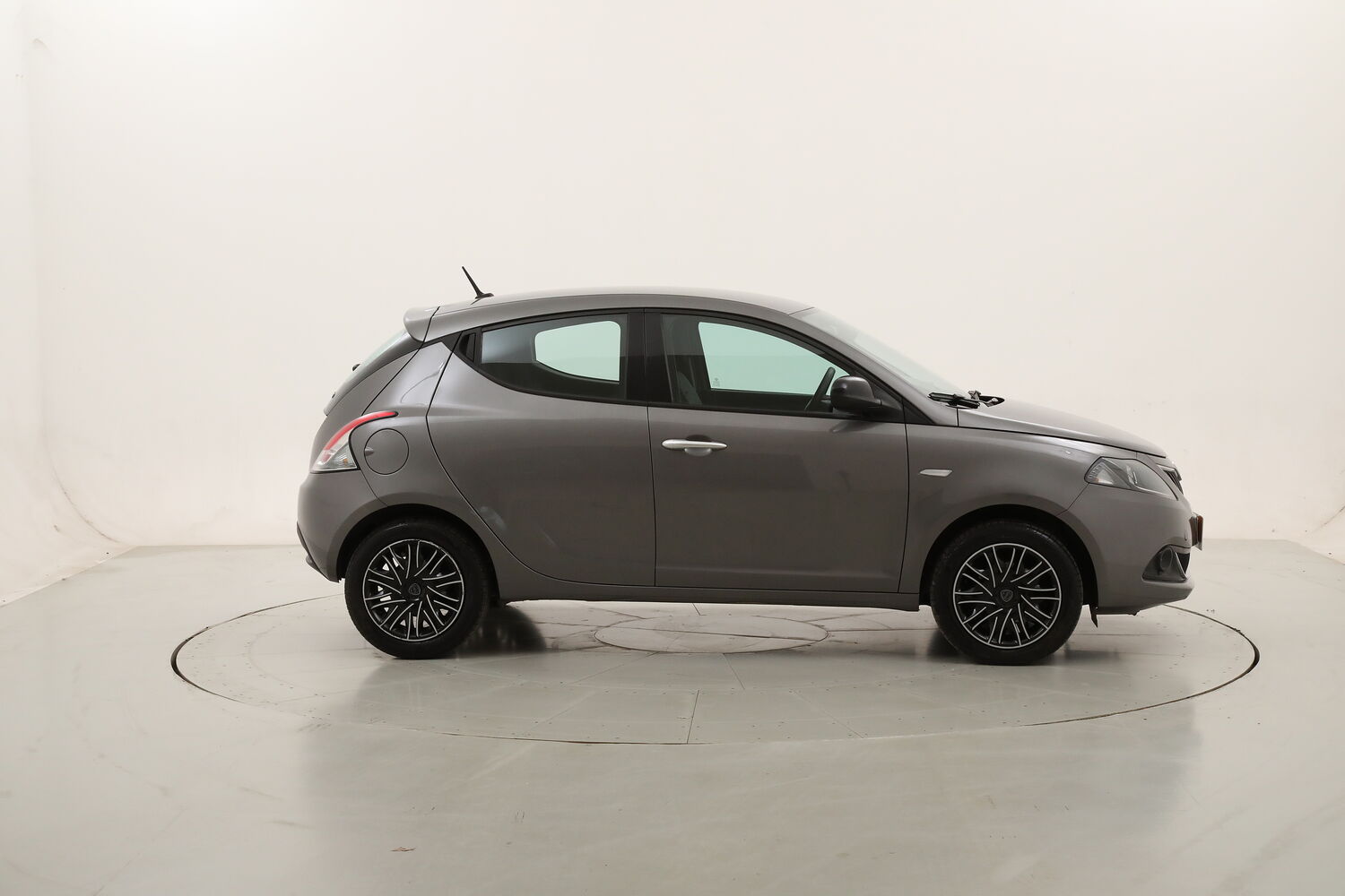 Lancia Ypsilon Hybrid Silver usata del 2022 con 75.244 km