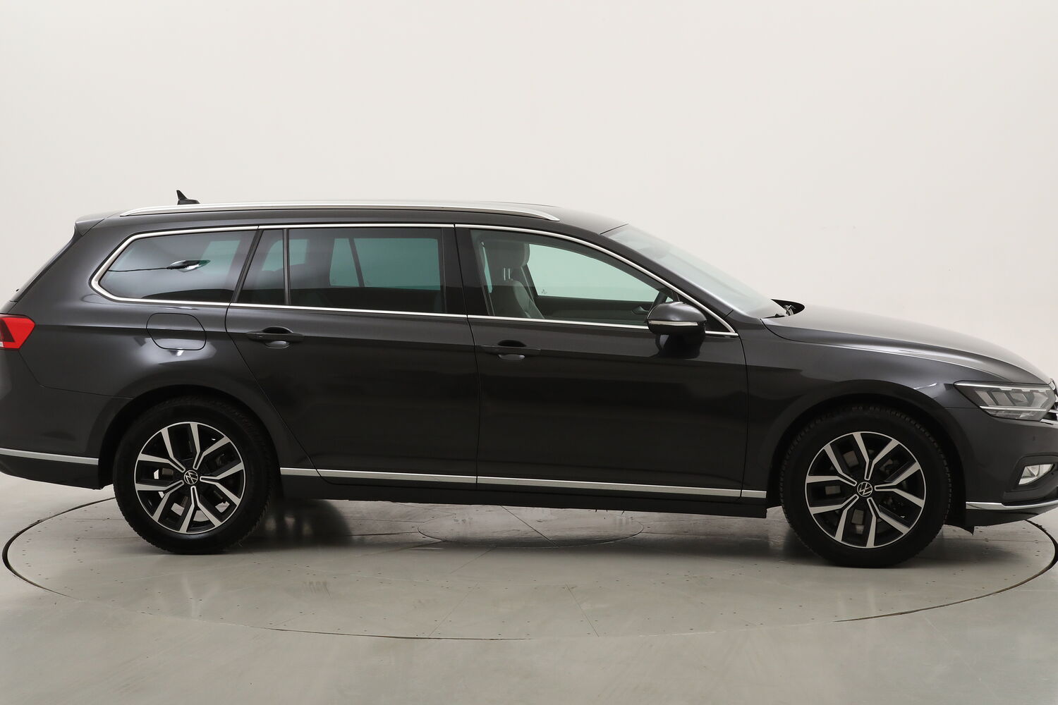 Volkswagen Passat Variant Executive DSG usata del 2022 con 123.815 km