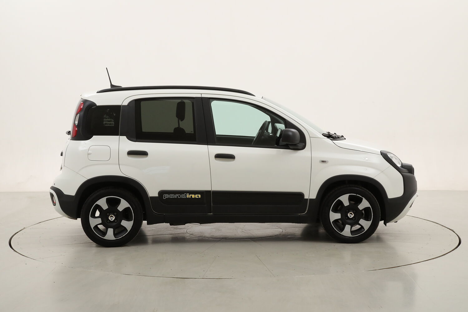 Fiat Panda Hybrid Pandina Cross usata del 2025 con 28.806 km