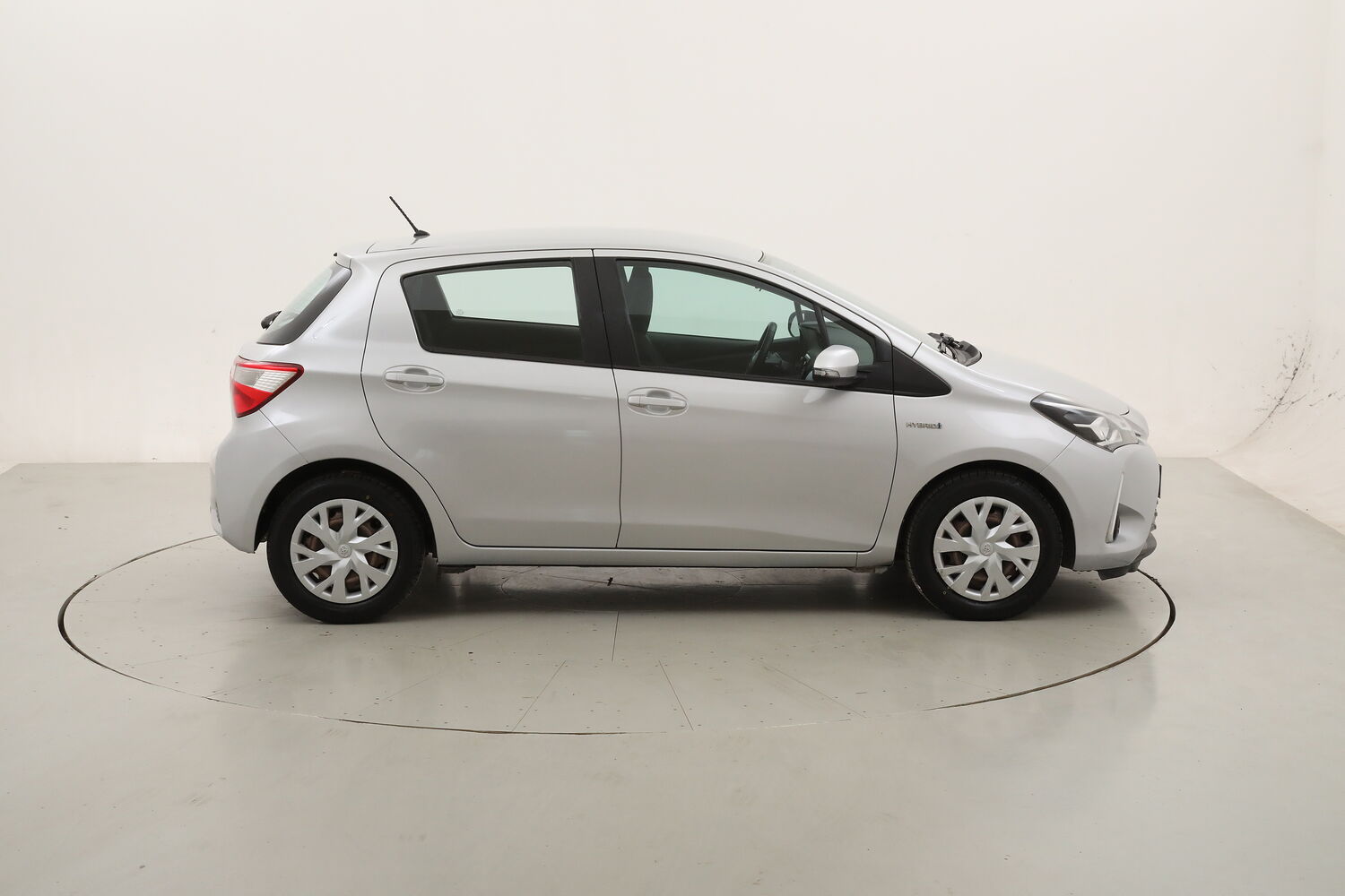 Toyota Yaris Hybrid Business usata del 2017 con 87.931 km