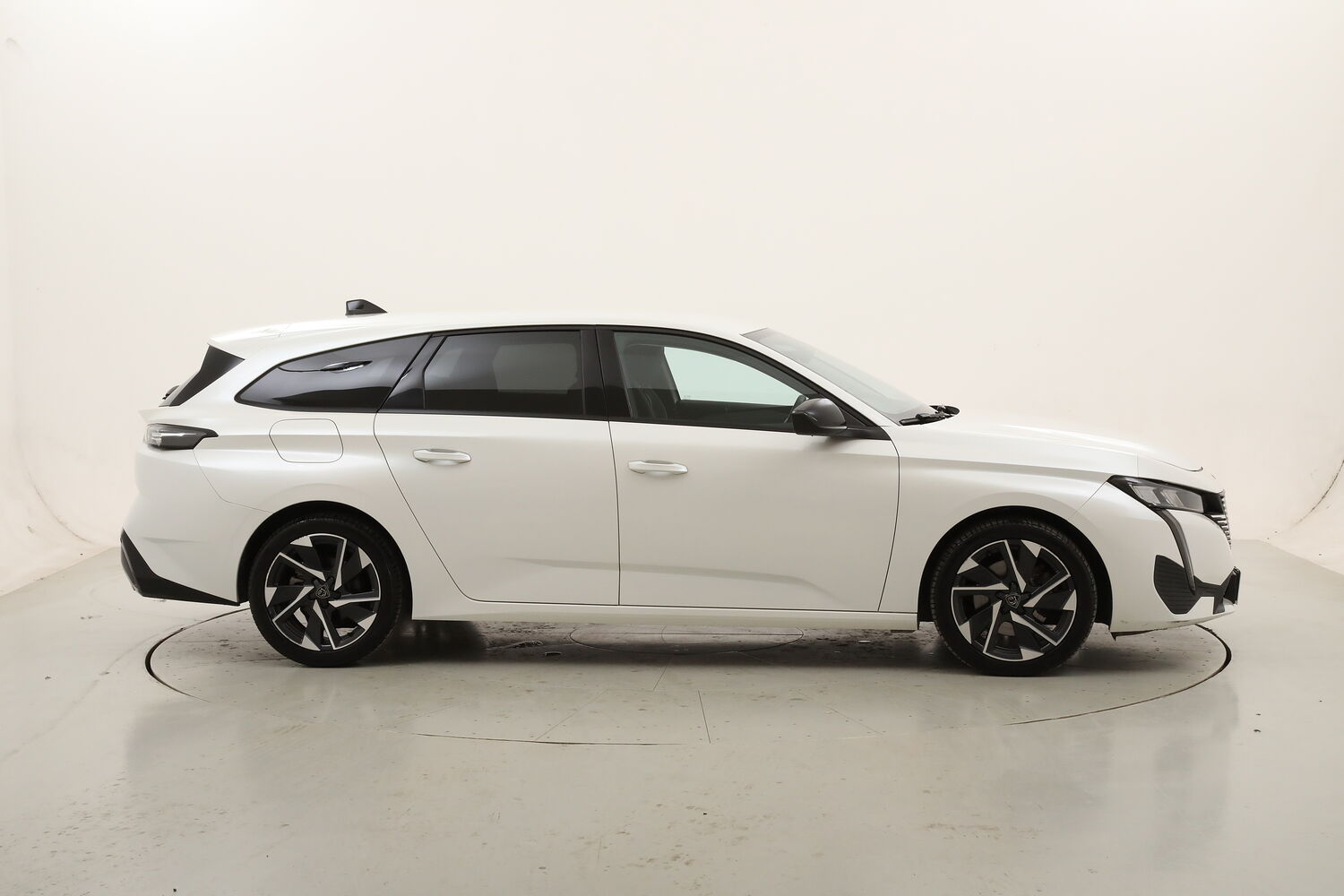 Peugeot 308 SW Allure Pack EAT8 usata del 2022 con 121.776 km