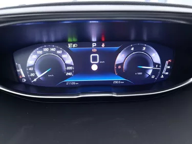 Peugeot 3008 Allure EAT8 1.5 Diesel 131CV Automatico Interni