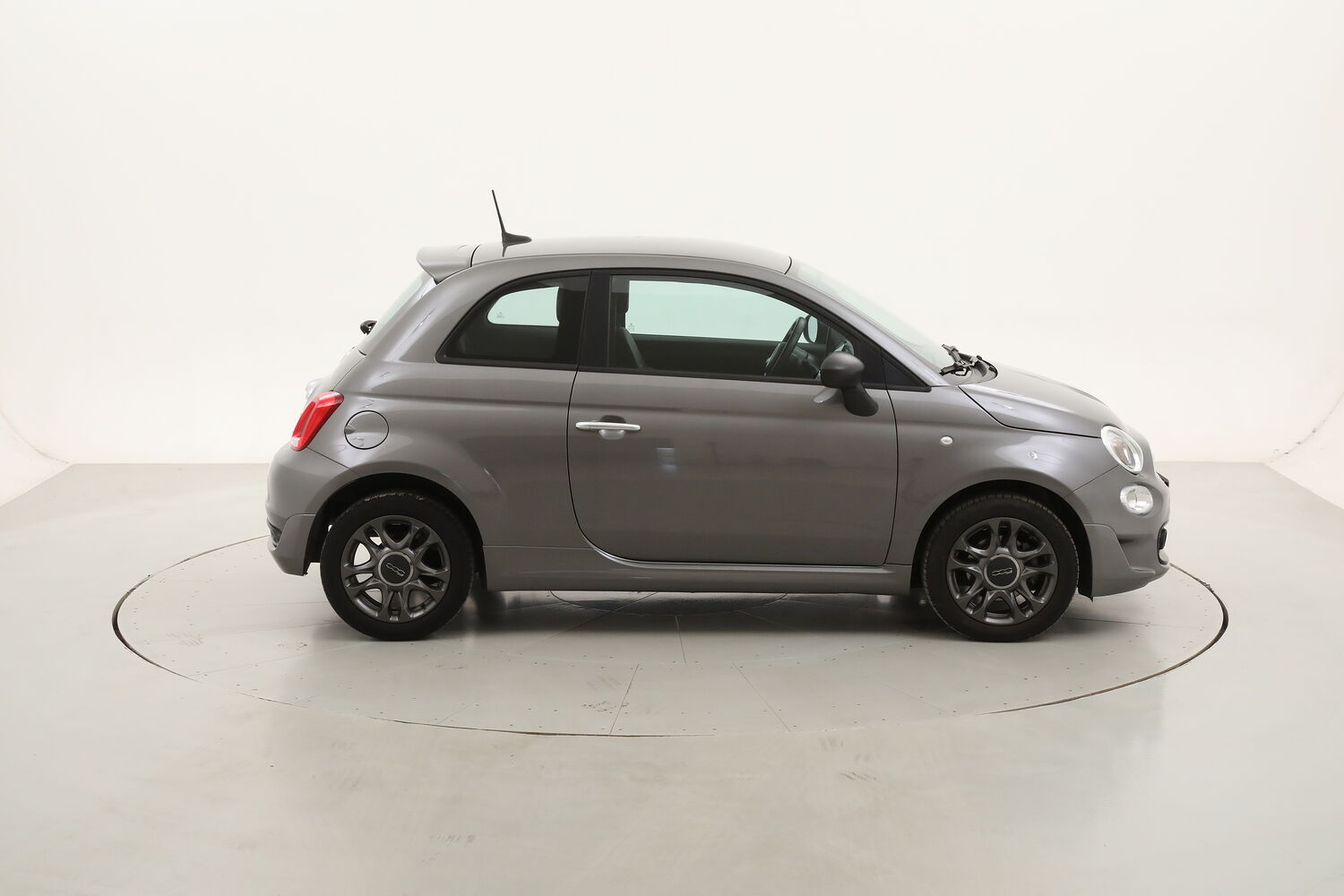 Fiat 500 Hybrid Connect usata del 2022 con 28.741 km