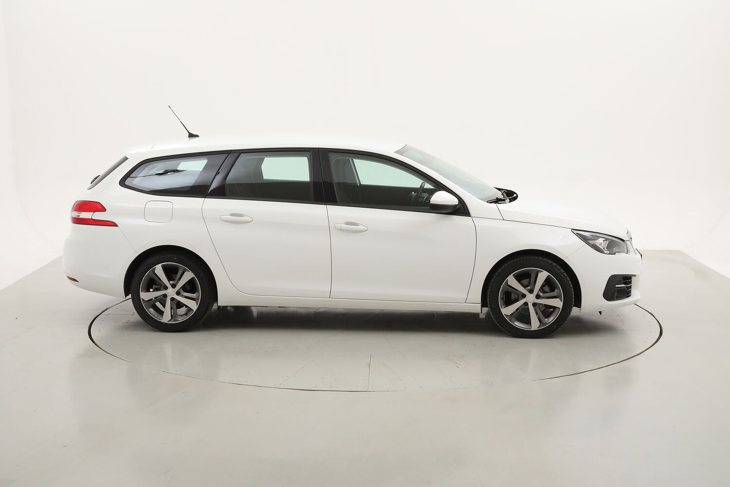 Peugeot 308 SW Active EAT8 usata del 2020 con 65.192 km