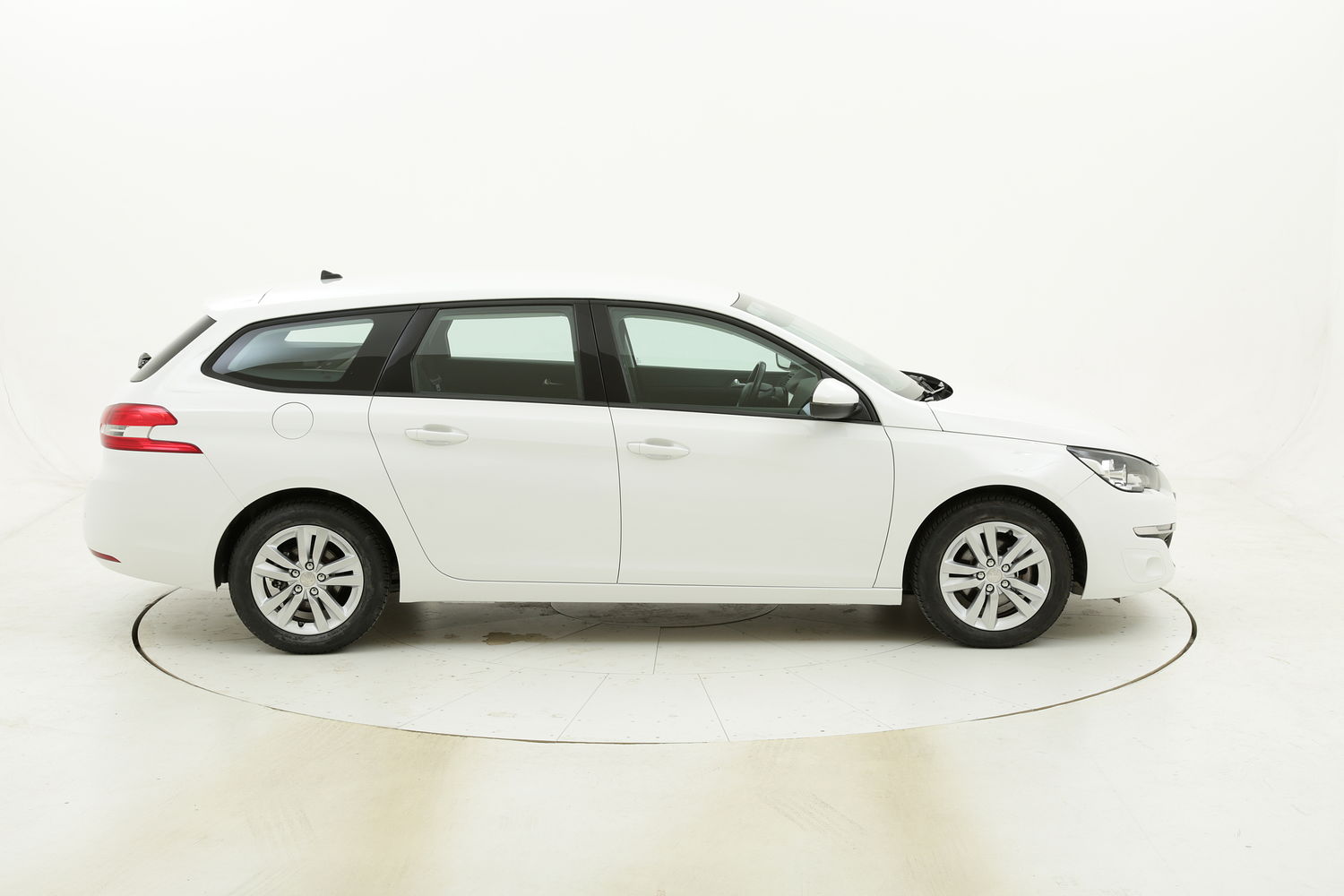 Peugeot 308 SW Business usata del 2016 con 92.235 km