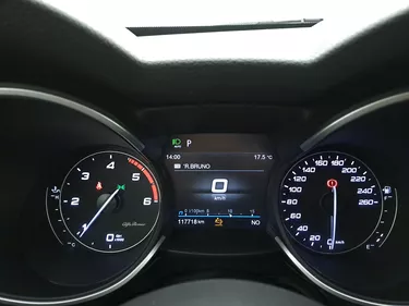 Alfa Romeo Stelvio Business AT8 Q4 2.1 Diesel 190CV Automatico Interni