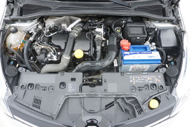Renault Clio Vano motore Vano motore di Renault Clio