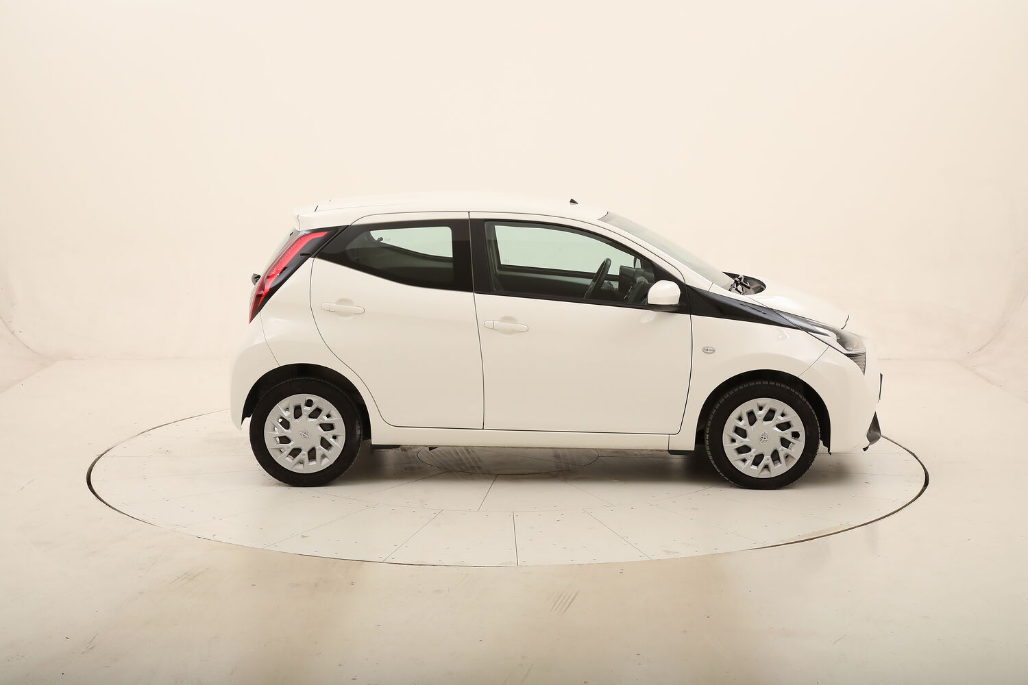 Toyota Aygo x-play usata del 2019 con 24.634 km