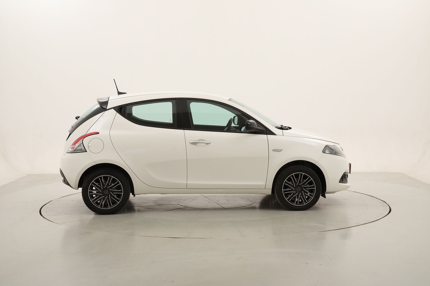 Lancia Ypsilon Hybrid Gold usata del 2023 con 56.044 km