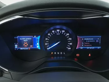 Ford Mondeo SW Hybrid ST-Line Business 2.0 Full Hybrid 187CV Automatico Interni