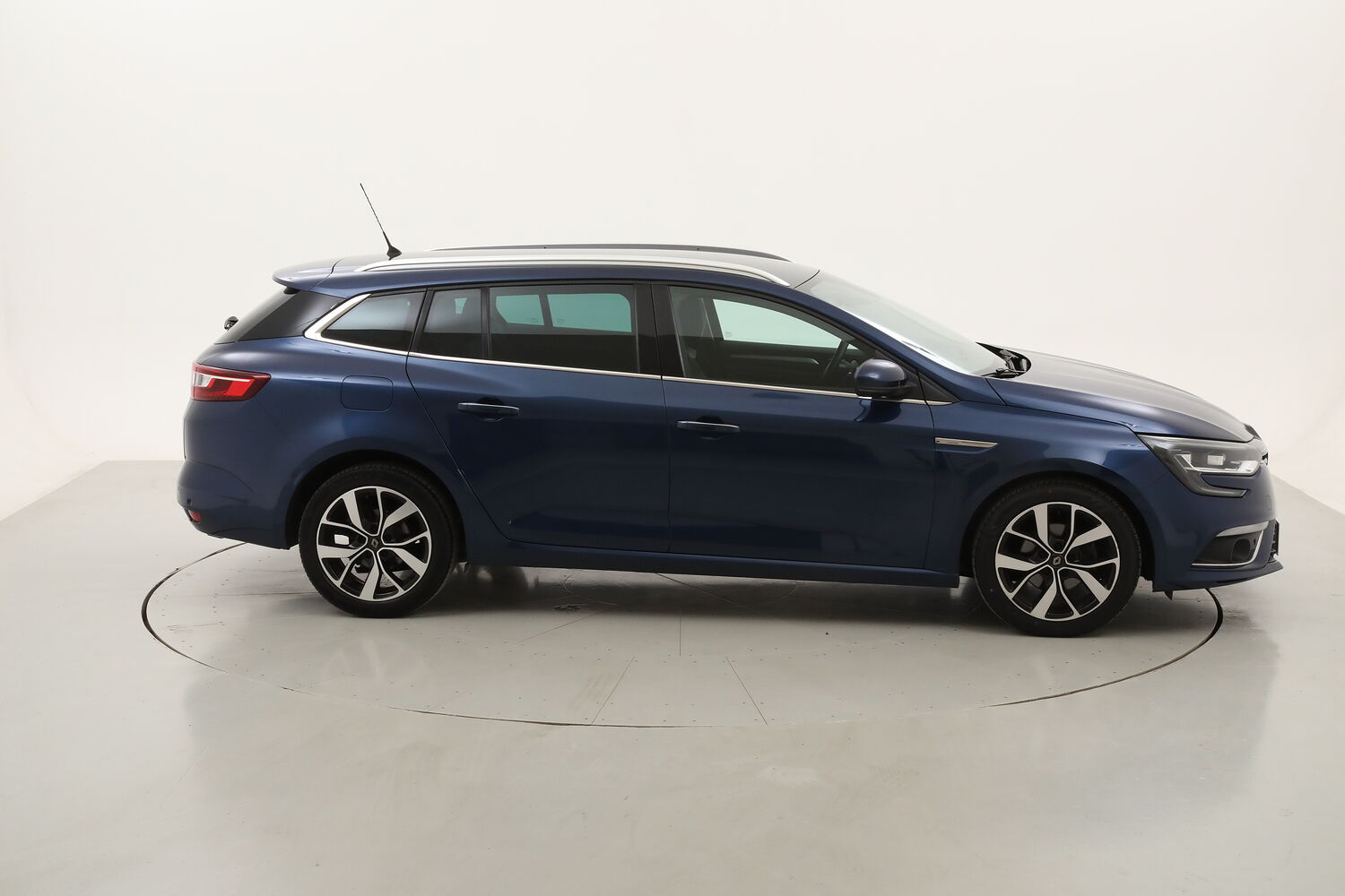 Renault Megane Sporter Intens EDC usata del 2020 con 105.915 km