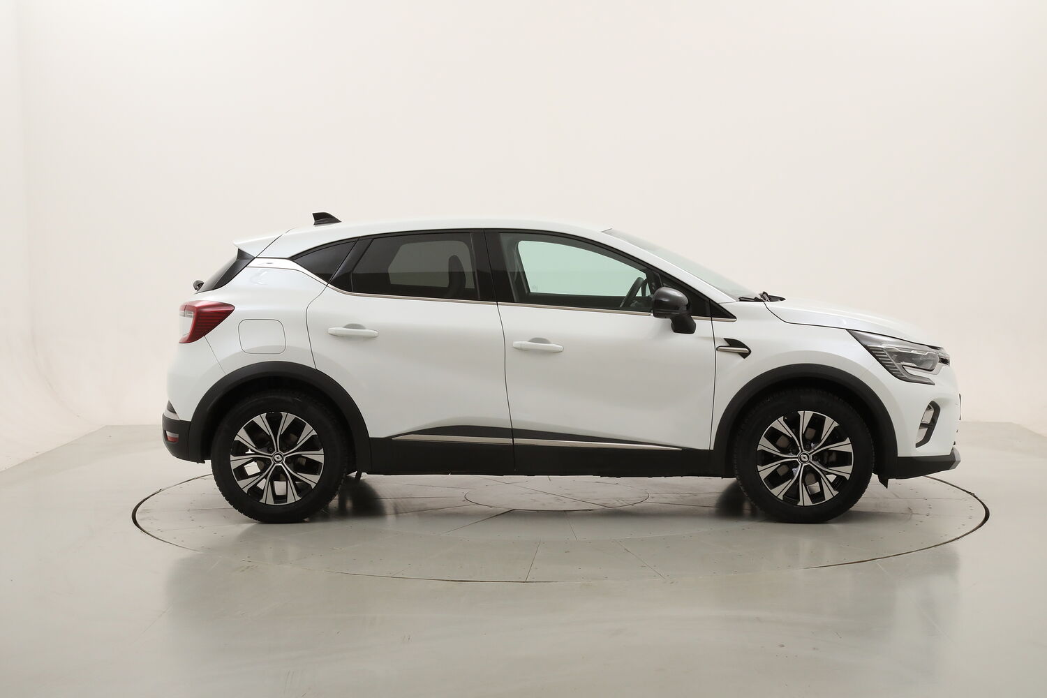 Renault Captur Hybrid E-Tech Techno usata del 2023 con 49.575 km