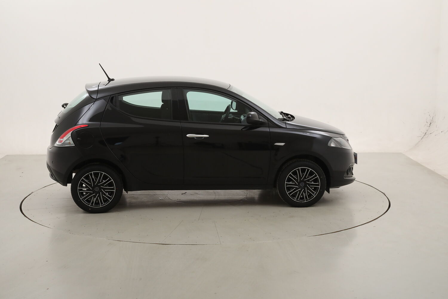 Lancia Ypsilon Hybrid Gold usata del 2023 con 50.157 km