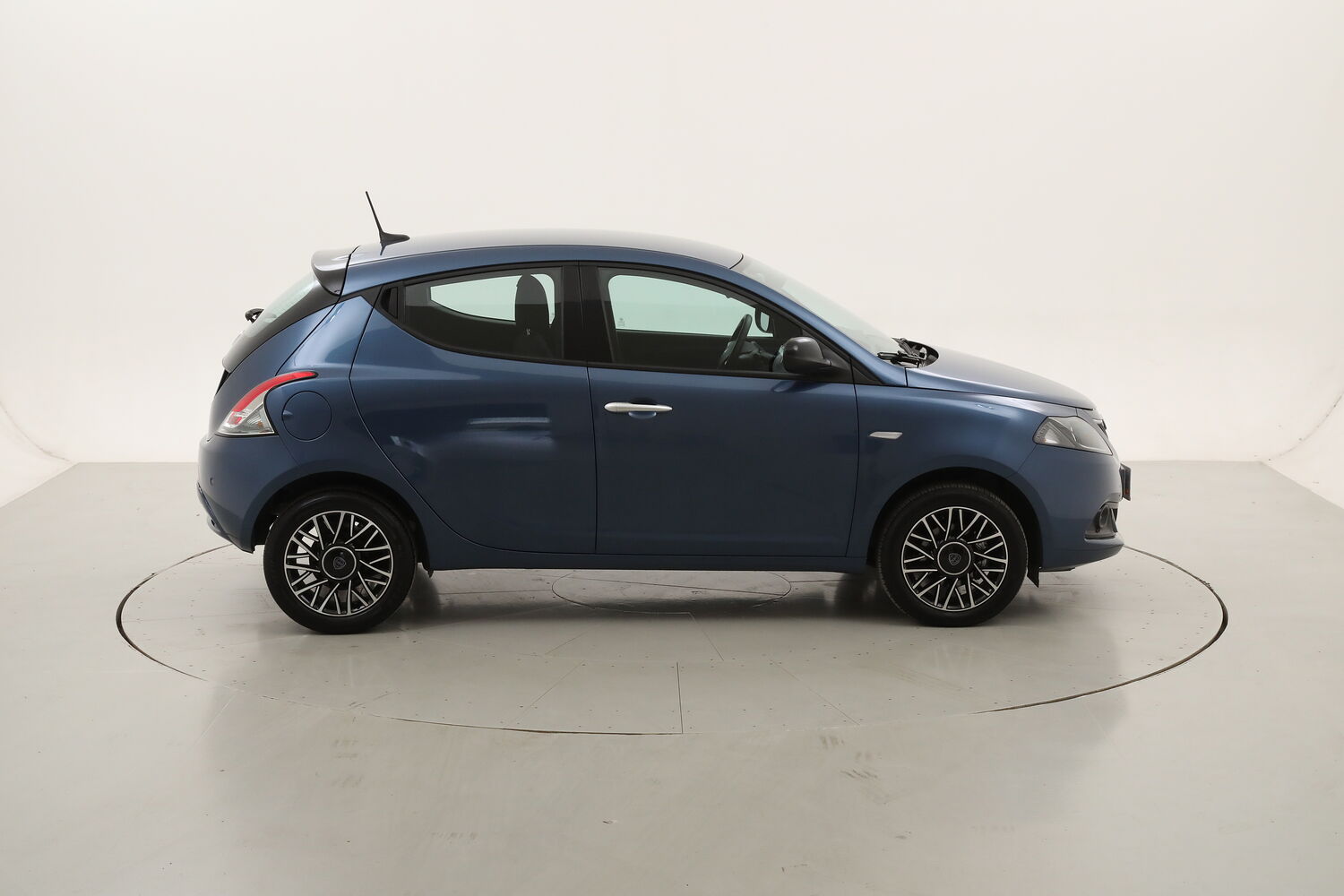 Lancia Ypsilon Hybrid Platino usata del 2024 con 17.936 km
