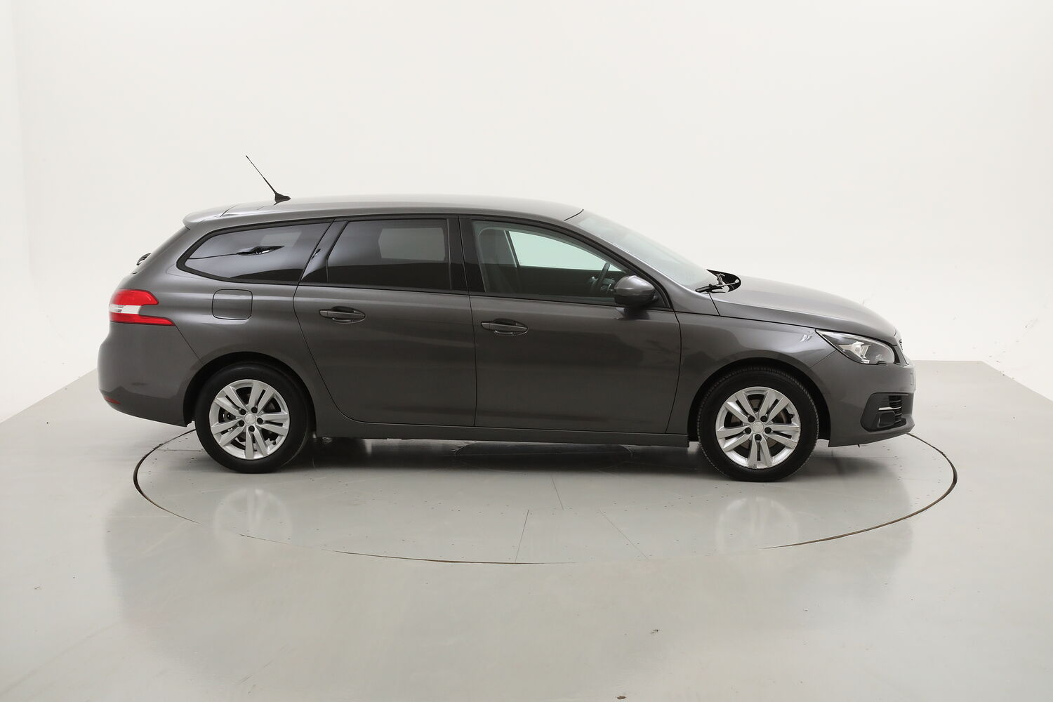 Peugeot 308 SW Business EAT8 usata del 2019 con 106.731 km