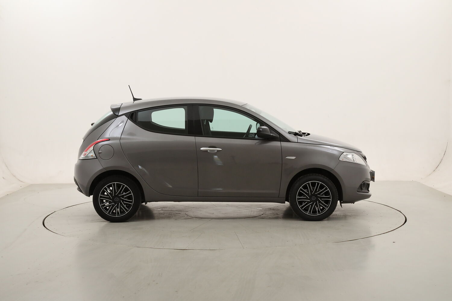 Lancia Ypsilon Hybrid Oro usata del 2024 con 39.675 km