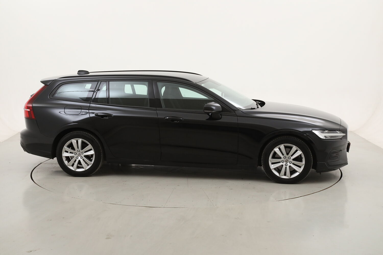 Volvo V60 B4 Momentum Business Geartronic usata del 2021 con 115.363 km