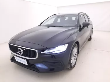 Volvo V60 B4 Momentum Business Geartronic 2.0 Mild Hybrid 197CV Automatico Visione frontale
