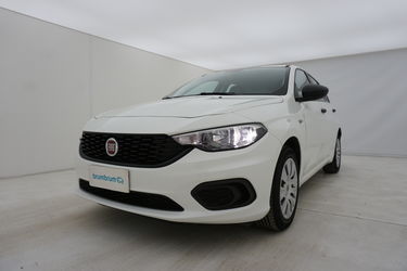 Fiat Tipo Da un'altra prospettiva Fiat Tipo Da un'altra prospettiva