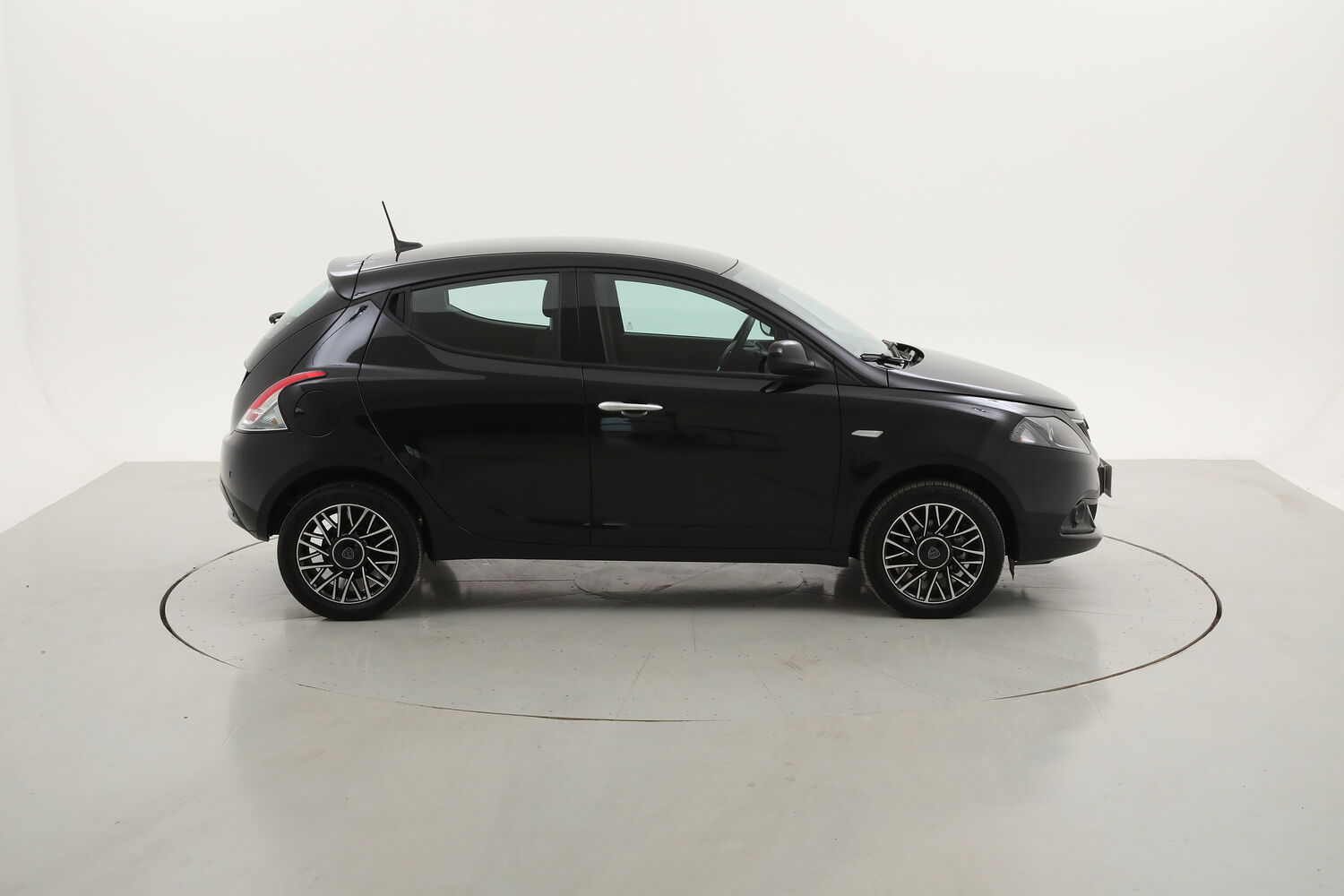 Lancia Ypsilon Hybrid Platino usata del 2024 con 10.625 km