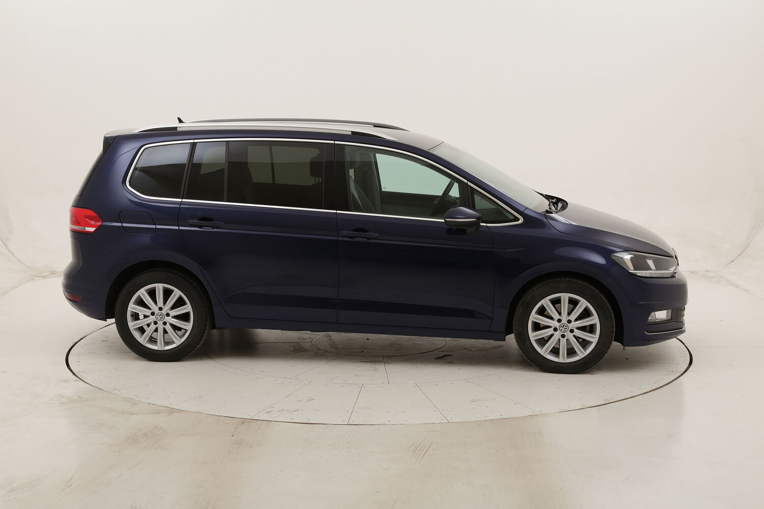 Volkswagen Touran Executive DSG usata del 2017 con 77.101 km