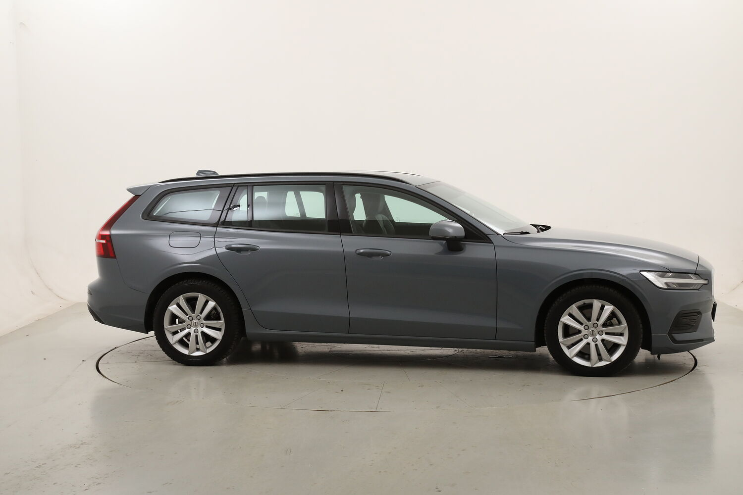 Volvo V60 Business usata del 2021 con 102.434 km
