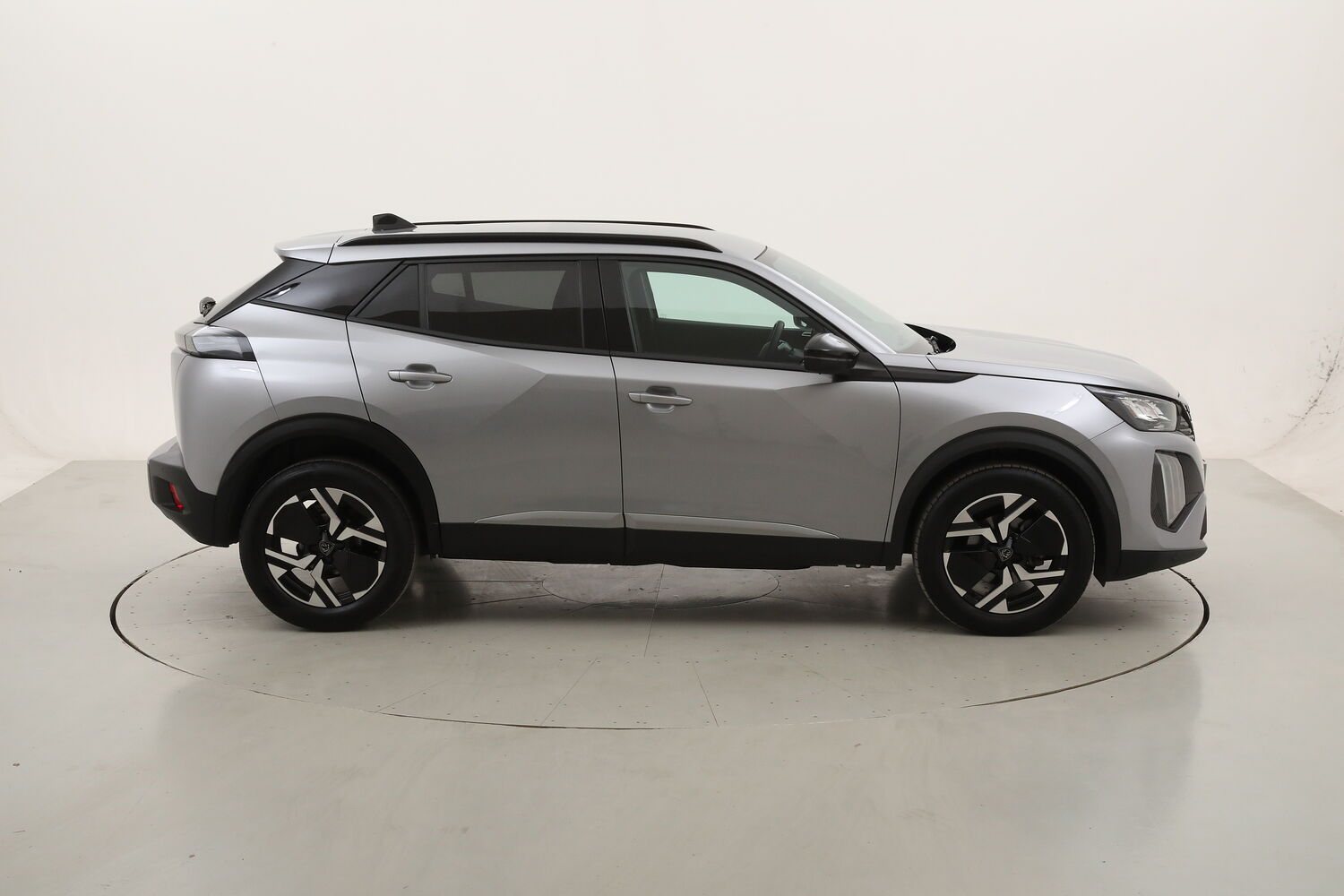 Peugeot 2008 Allure usata del 2025 con 30.131 km