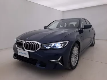 BMW Serie 3 330e Luxury  2.0 Plug-In Hybrid 252CV Automatico Visione frontale