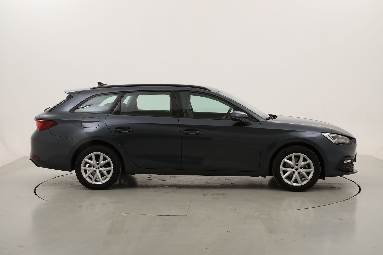 Seat Leon ST Hybrid Business DSG usata del 2022 con 92.201 km