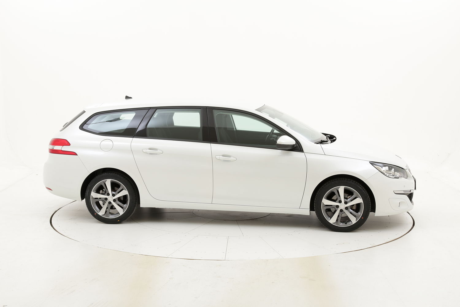 Peugeot 308 usata del 2015 con 28.500 km