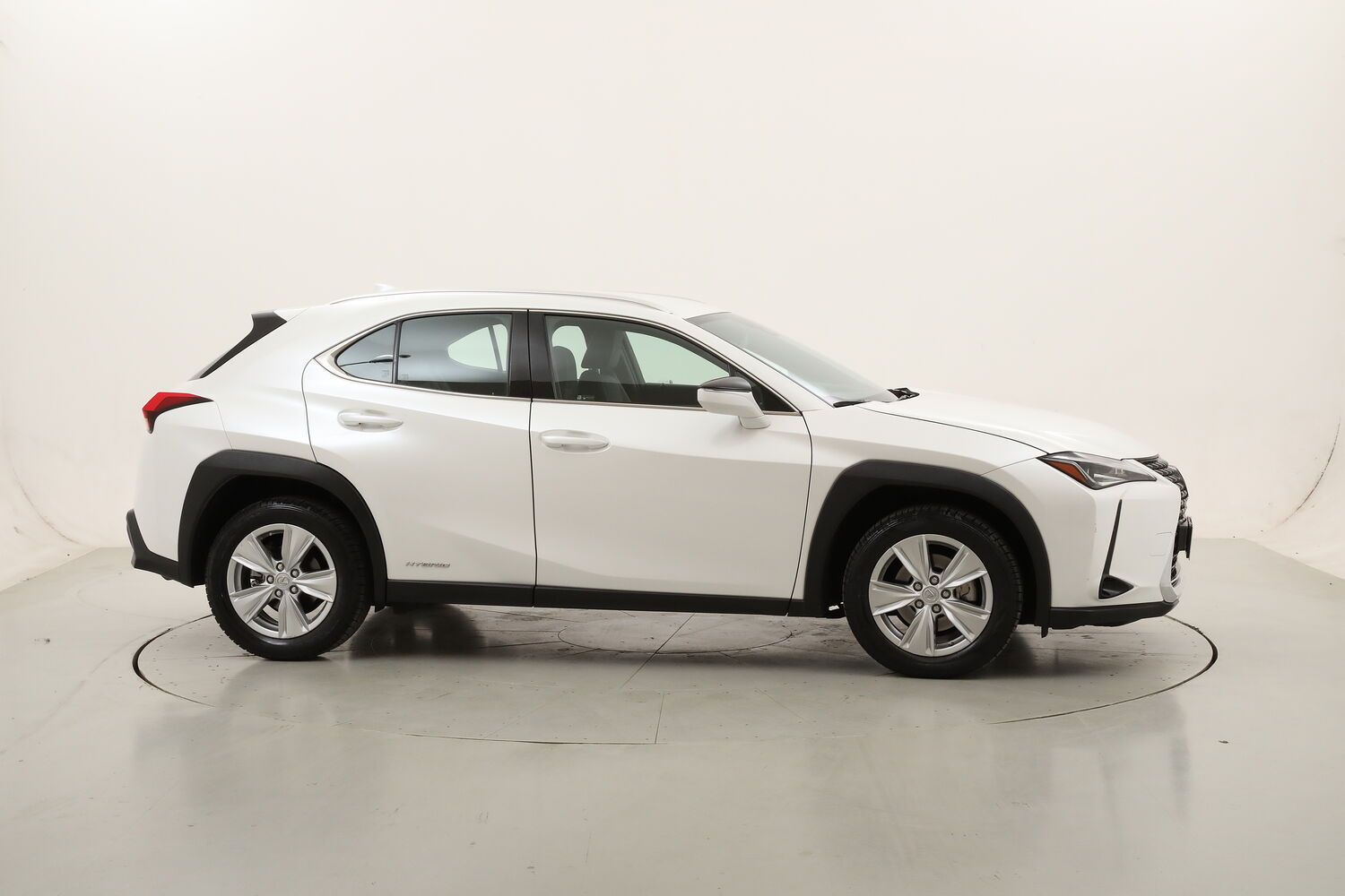 Lexus UX Hybrid Business usata del 2022 con 67.976 km
