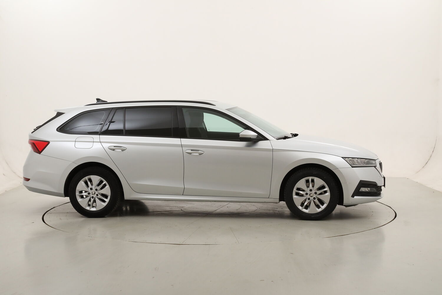 Skoda Octavia DSG Wagon Executive usata del 2023 con 100.490 km