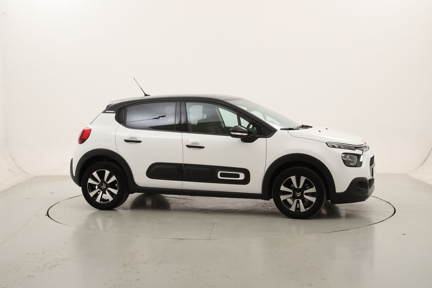 Citroen C3 Shine usata del 2023 con 11.961 km