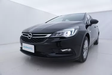 Opel Astra ST Business AT6 1.6 Diesel 136CV Automatico Visione frontale