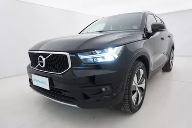 Volvo XC40 T3 Momentum Pro Geartronic 1.5 Benzina 163CV Automatico Visione frontale