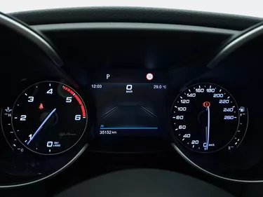 Alfa Romeo Giulia Super Business AT8 2.1 Diesel 160CV Automatico Interni