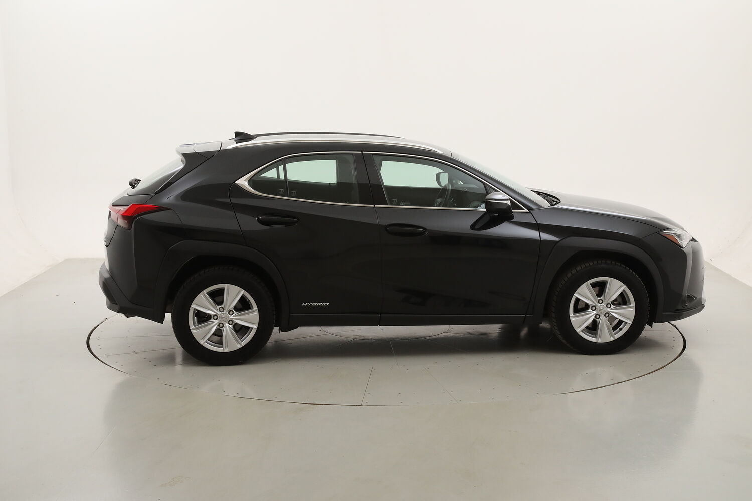 Lexus UX Hybrid Business usata del 2021 con 107.298 km