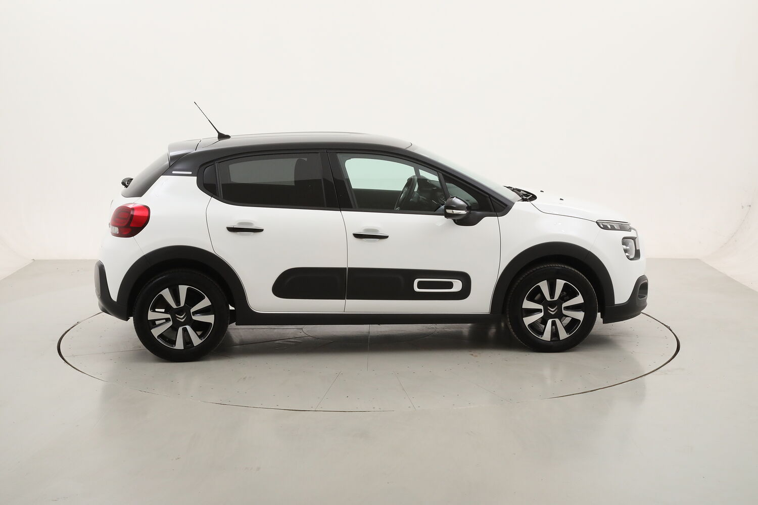 Citroen C3 Shine usata del 2023 con 23.338 km