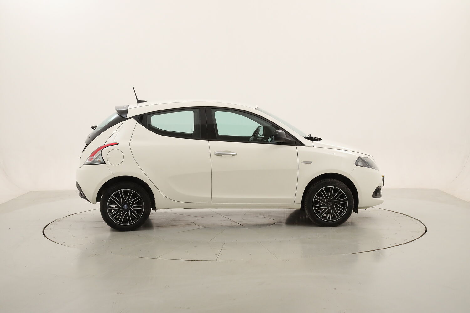 Lancia Ypsilon Hybrid Gold usata del 2023 con 57.052 km