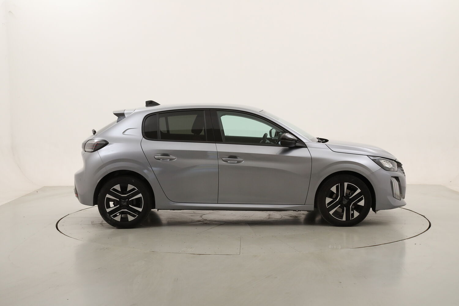 Peugeot 208 Allure usata del 2025 con 31.859 km
