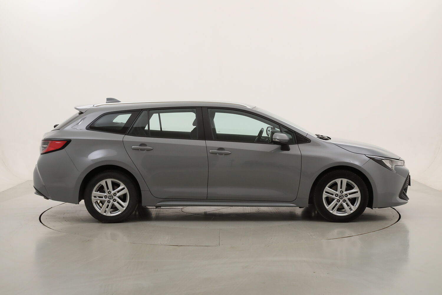 Toyota Corolla TS Hybrid Active usata del 2022 con 92.743 km