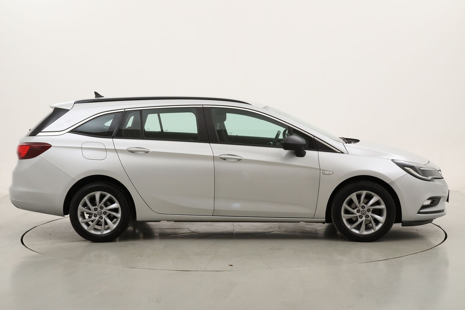 Opel Astra ST Business usata del 2018 con 87.309 km