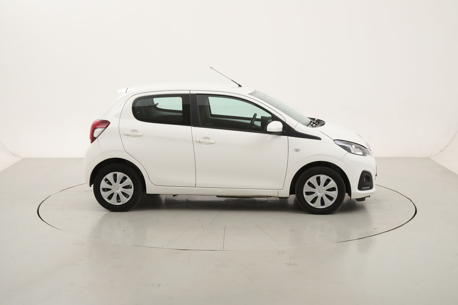 Peugeot 108 Active usata del 2021 con 42.106 km