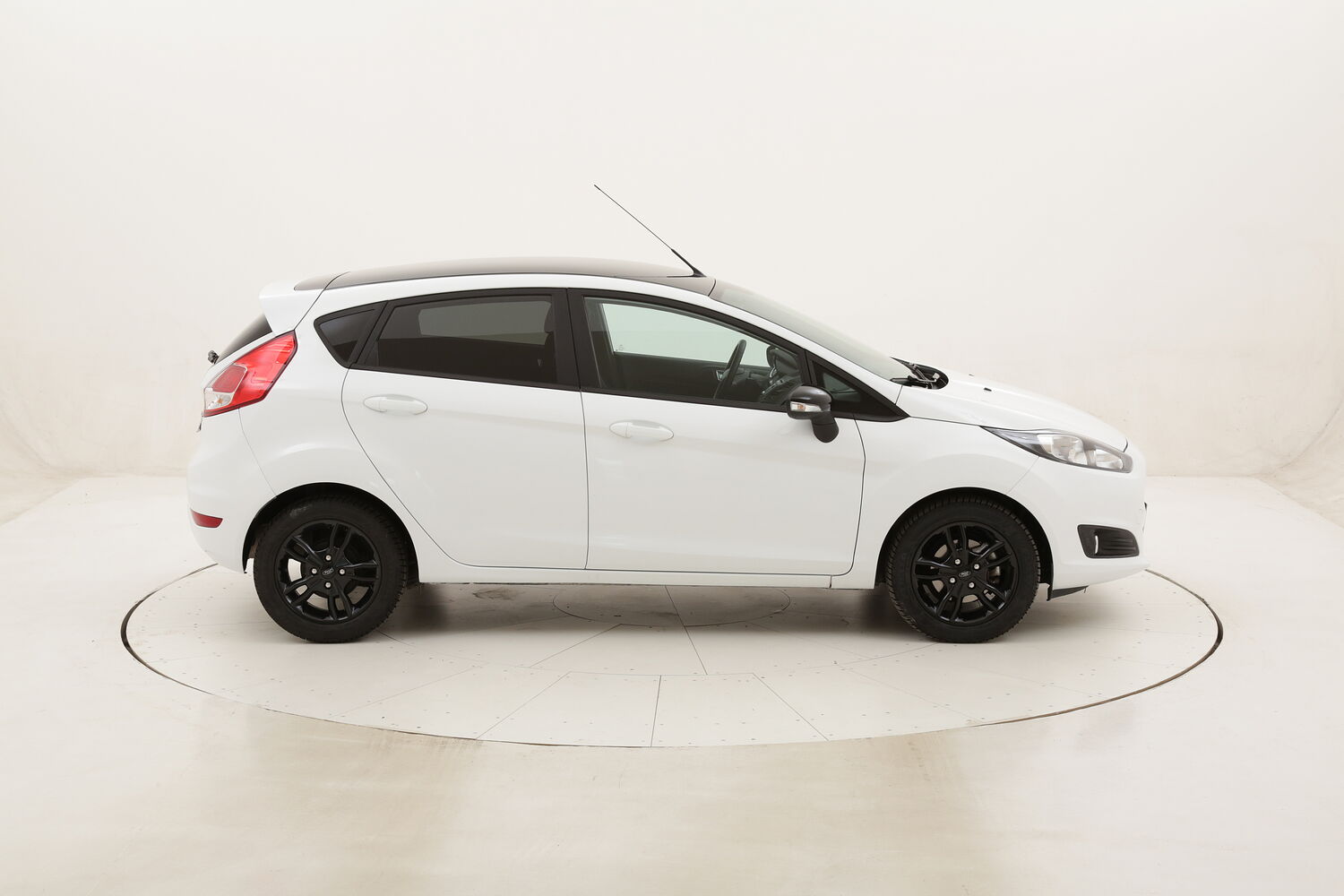 Ford Fiesta Black & White Edition usata del 2016 con 95.481 km