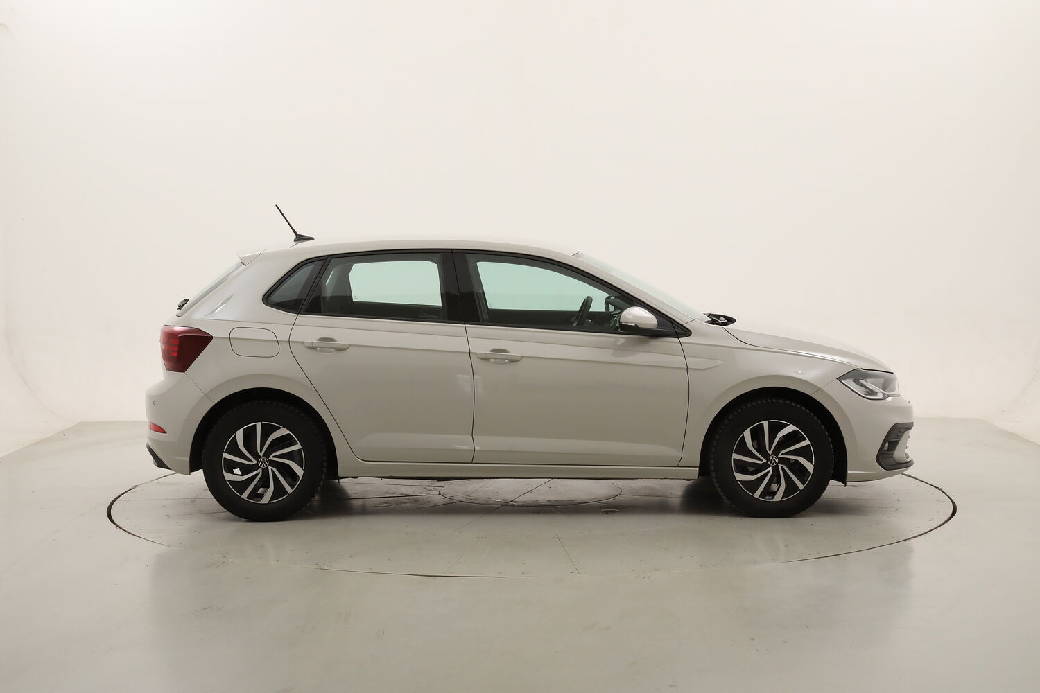 Volkswagen Polo Life usata del 2023 con 83.389 km