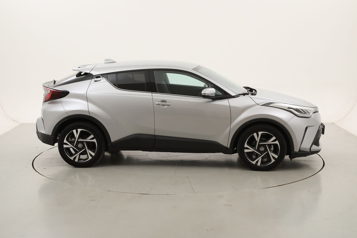 Toyota C-HR Hybrid Morebusiness usata del 2024 con 2.853 km