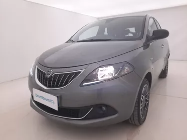 Lancia Ypsilon Hybrid Platino 1.0 Mild Hybrid 70CV Manuale Visione frontale