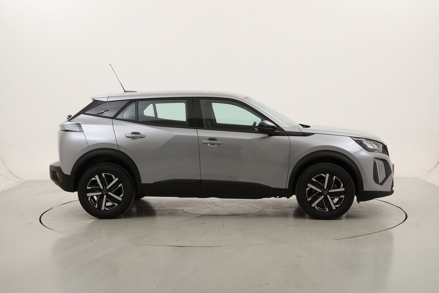 Peugeot 2008 Style usata del 2025 con 1.361 km
